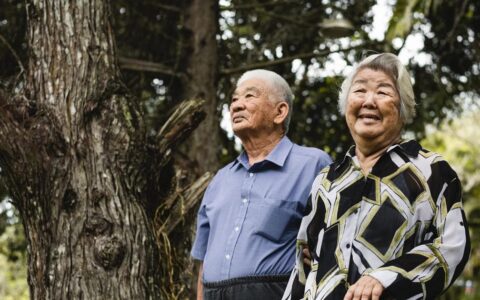 老年人如何快速适应移民后的新生活